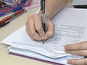 Estudo para concursos públicos (Foto: Reprodução/TV Tem)